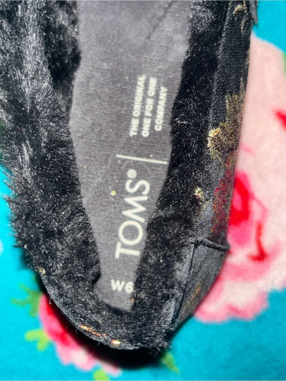 TOMS FURRY FLATS SUPER CUTE GREAT PRICE